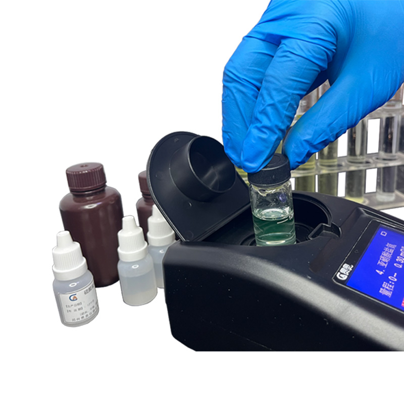 對(duì)水質(zhì)檢測儀進(jìn)行初步檢查